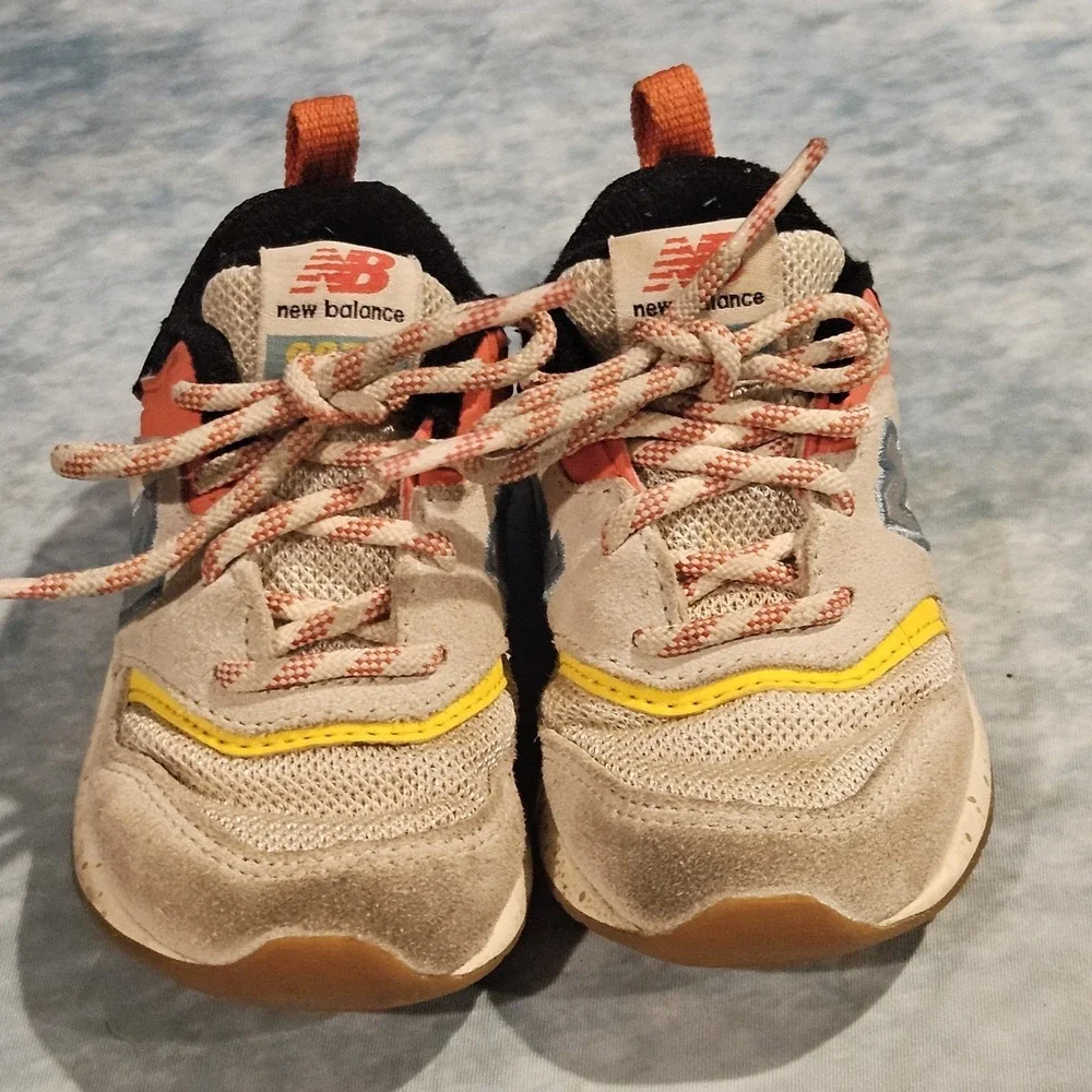 New Balance‎ 997H Toddler Size 6 Sneakers Cream Orange Blue Lace Up Shoes